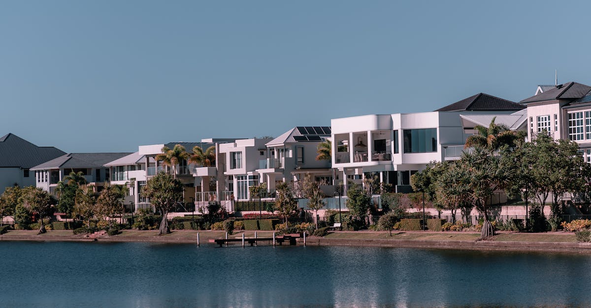 Key Qualifications to Look for in Insurance Brokers on the Sunshine Coast
