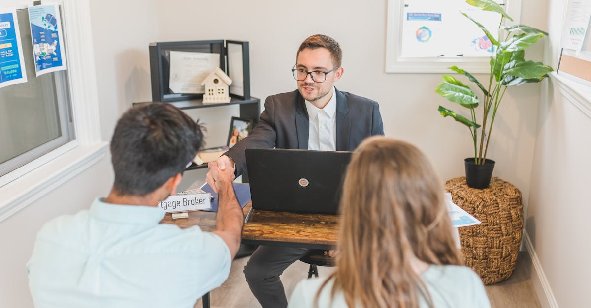 The Role of Body Language in Broker Meetings